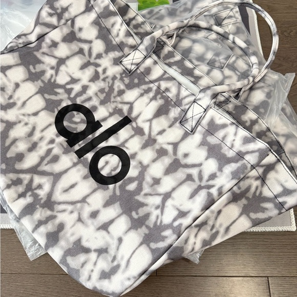 alo tote - Picture 3 of 5
